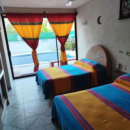 Hotel J.B. Сиуатанехо Екстериор снимка