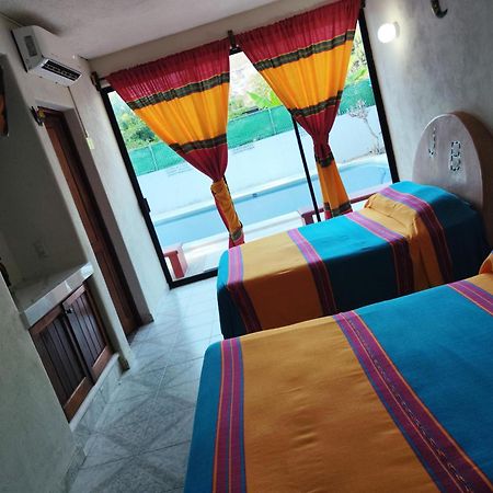 Hotel J.B. Сиуатанехо Екстериор снимка