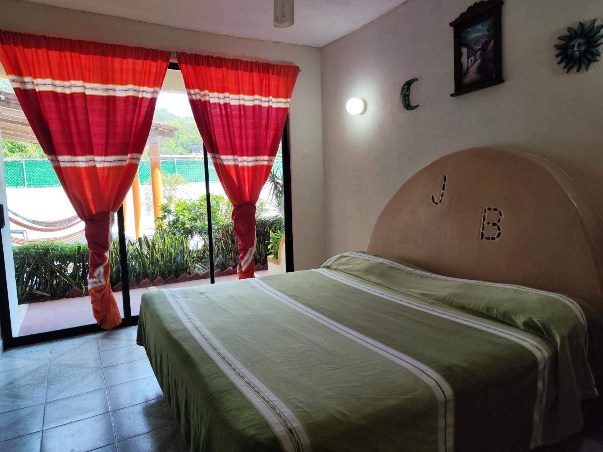 Hotel J.B. Сиуатанехо Екстериор снимка