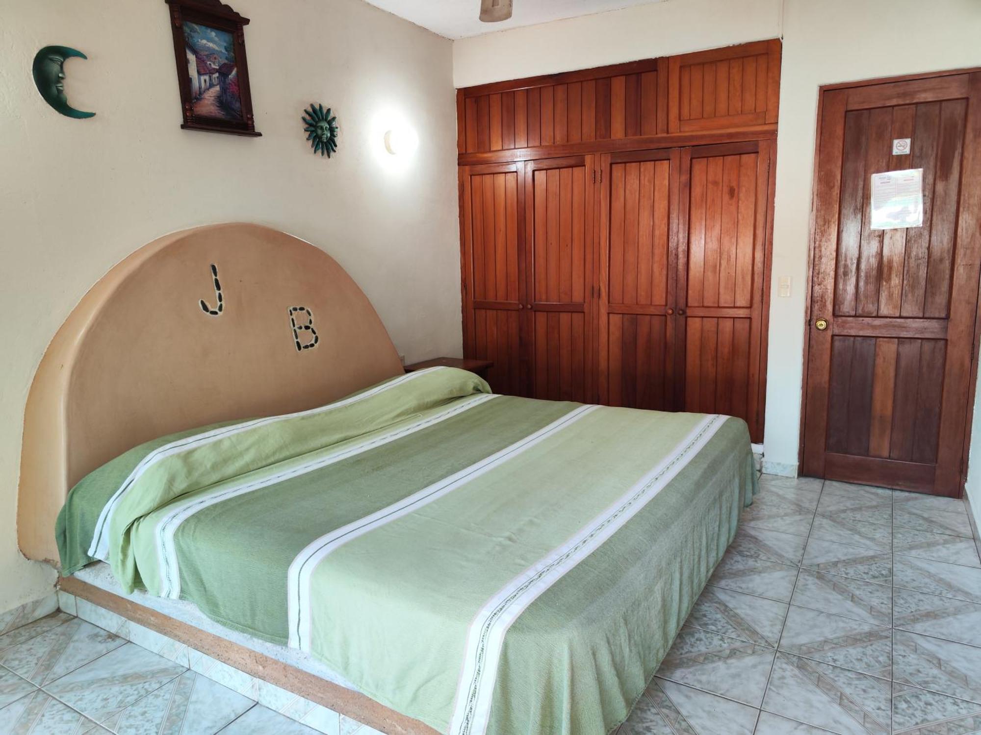 Hotel J.B. Сиуатанехо Екстериор снимка