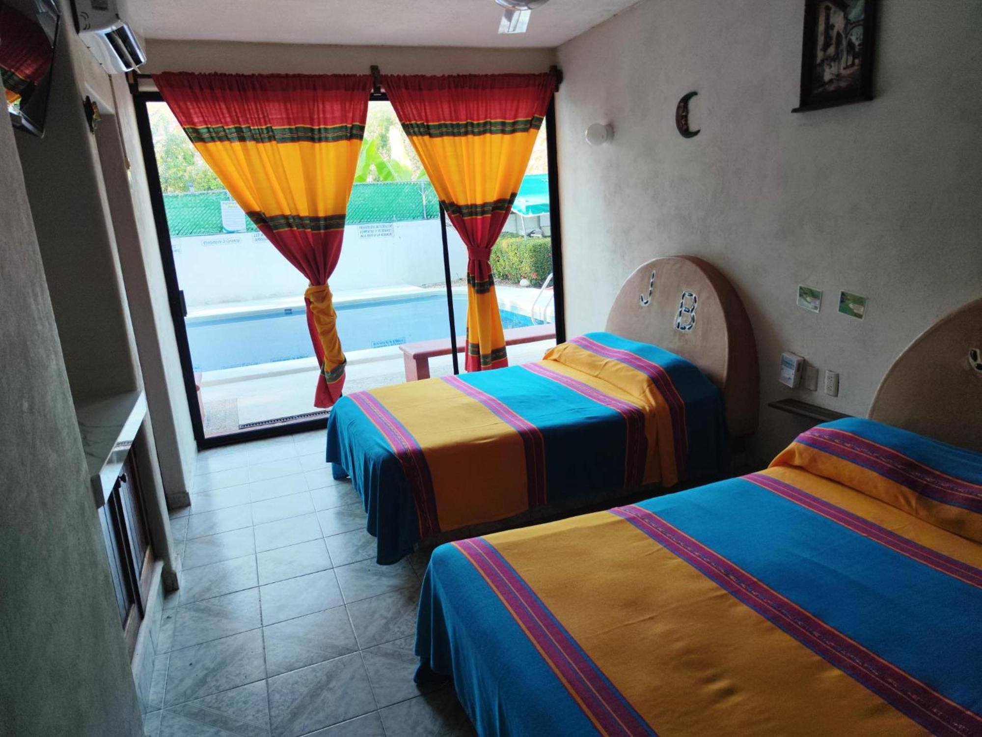 Hotel J.B. Сиуатанехо Екстериор снимка